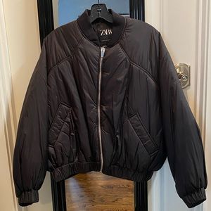 Zara black cropped puffer Polyester zippered coat with wing sleeves. Size XS/S